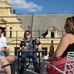 אכסניה The Clock *