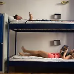 The Clock אכסניה