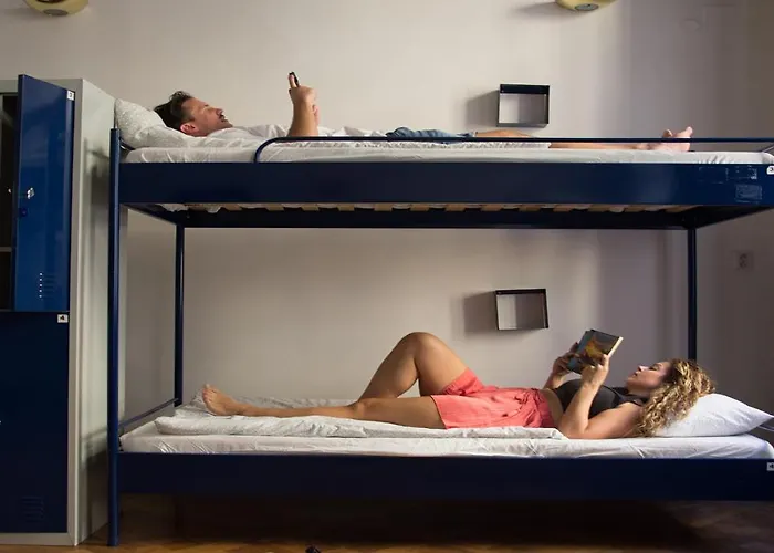 Hostal The Clock *